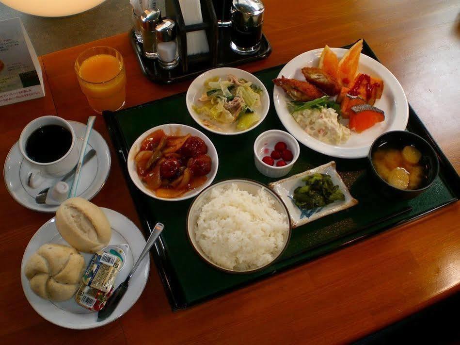 Hotel Route-Inn Toyama Ekimae Экстерьер фото